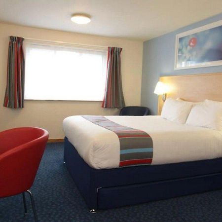 Travelodge London Feltham Exterior foto