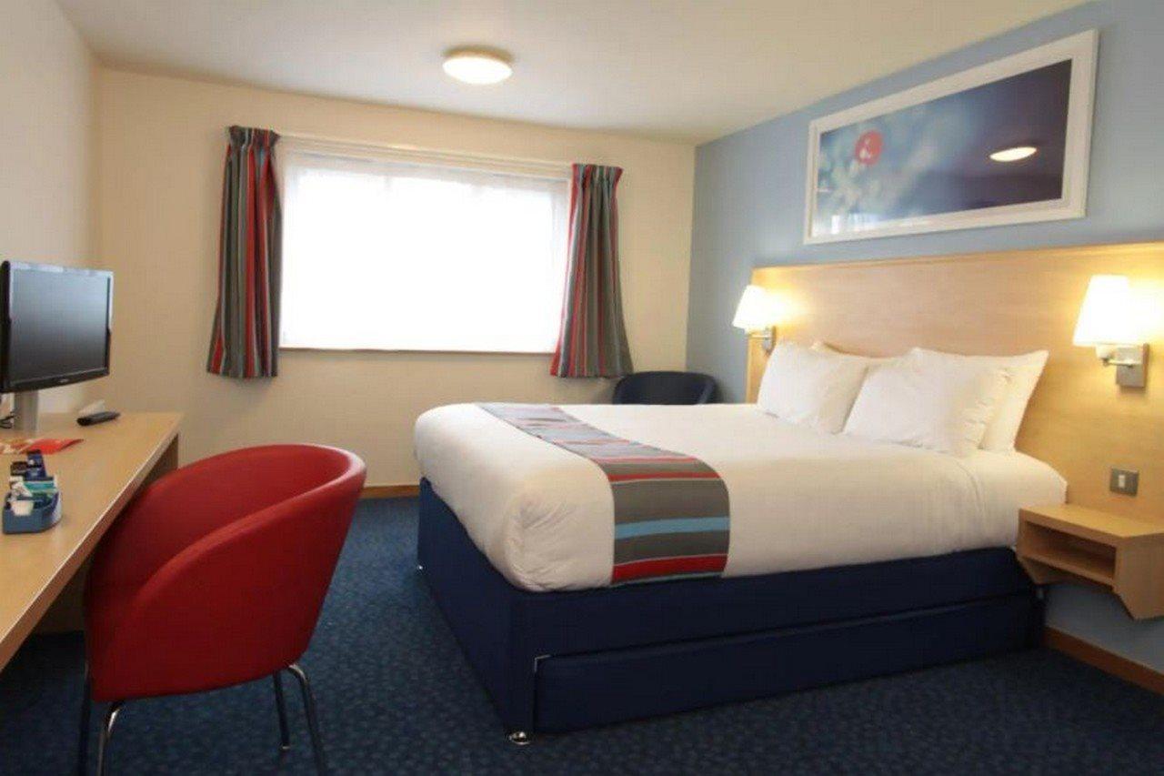 Travelodge London Feltham Exterior foto