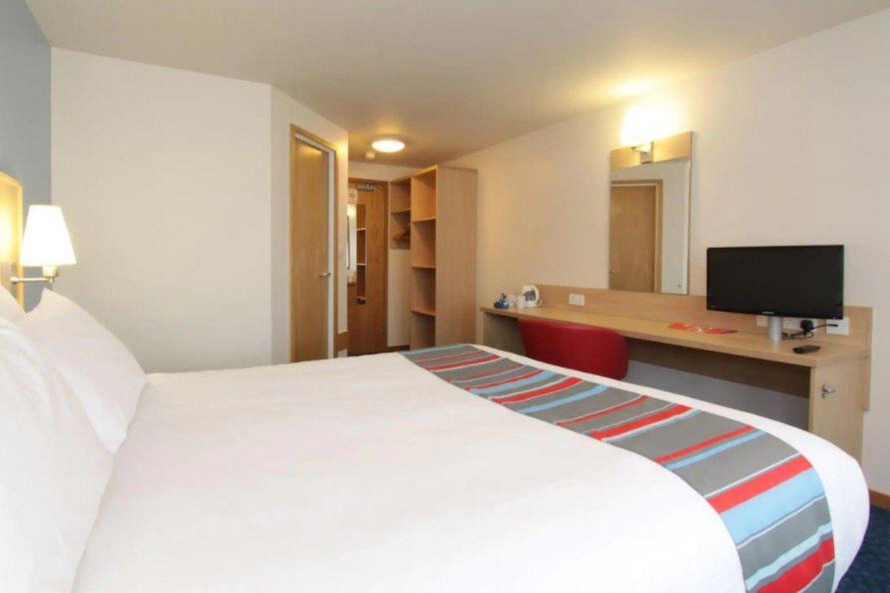 Travelodge London Feltham Exterior foto