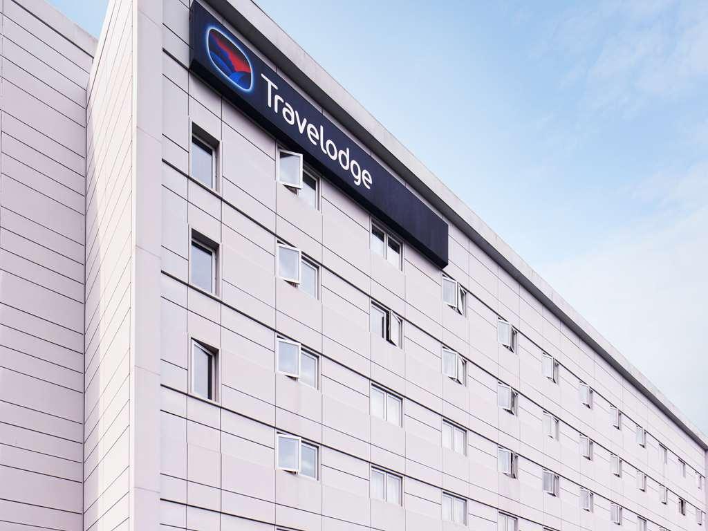 Travelodge London Feltham Exterior foto