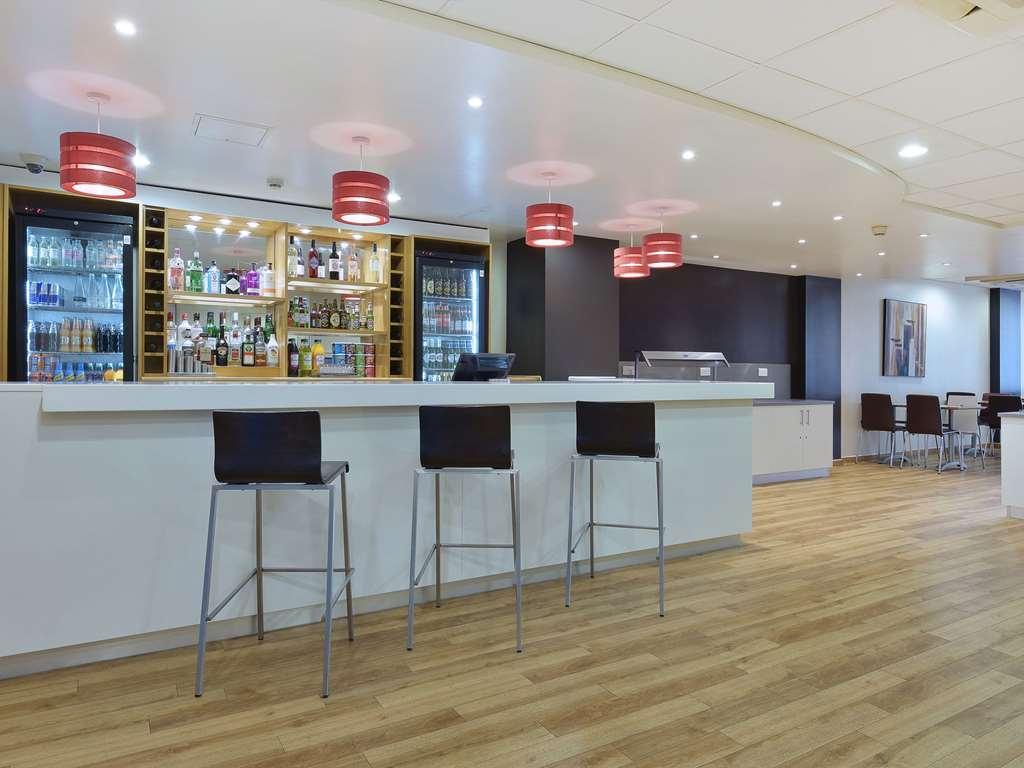 Travelodge London Feltham Restaurant foto