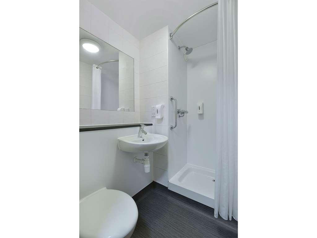 Travelodge London Feltham Zimmer foto