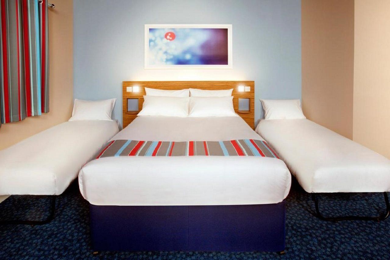 Travelodge London Feltham Exterior foto