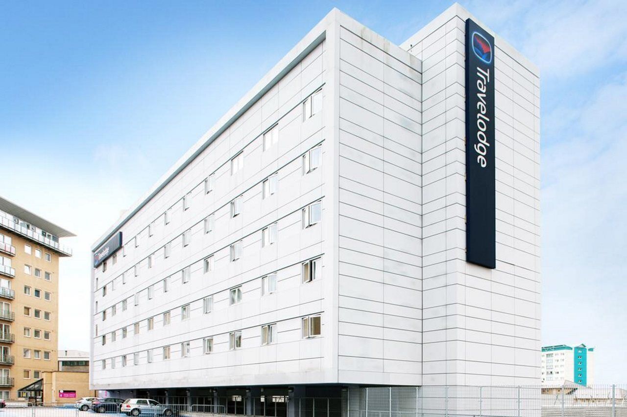Travelodge London Feltham Exterior foto