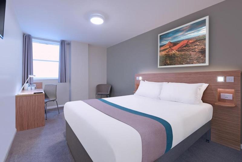 Travelodge London Feltham Exterior foto